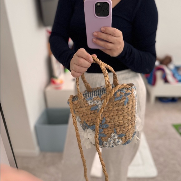 🌸Woven Floral Handbag - Blue and Tan - Picture 10 of 10